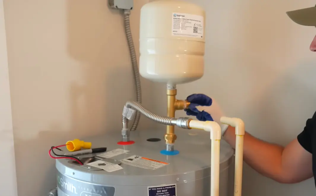 Plumber working in Whittier CA